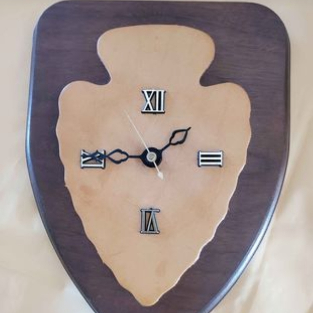 Arrowhead Clock - Picture 2 of 2
